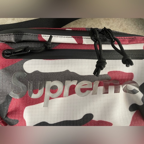 Authentic Supreme SS21 red camo belt bag crossbody bag - Picture 2 of 5